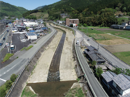 5災国補第18号  他  （一）肱川水系嵩富川　河川災害復旧工事他