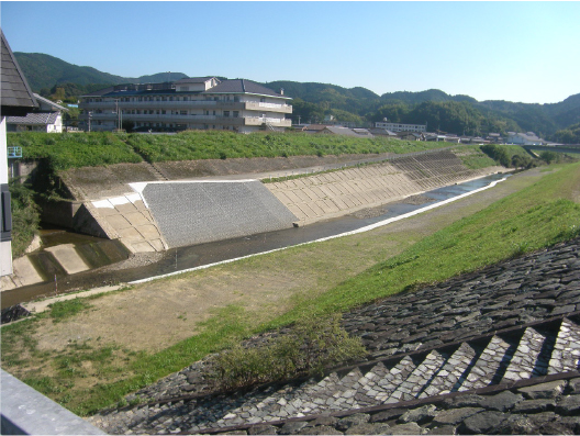 肱下補改第17号の1 （一）肱川水系 久米川  広域河川改修工事（ICT土工モデル工事）