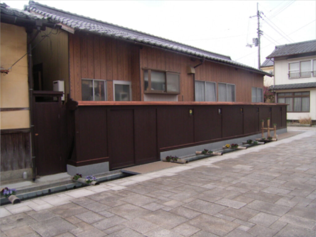 大都第89号　水と緑のネットワーク修景塀整備工事